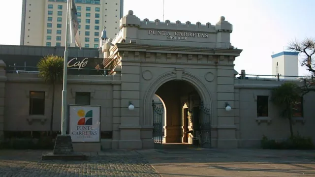 Punta Carretas Shopping tiene un plan para reabrir (cabinas desinfectantes, horarios diferentes y cambios en la plaza de comida)