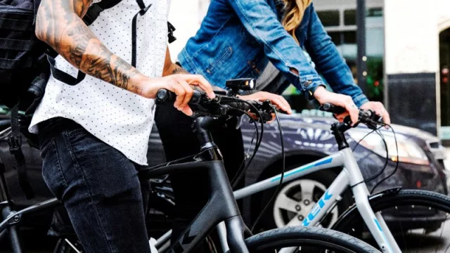 Las bicicletas se abren camino (Trek aumenta ventas y los talleres arreglan cada vez más) 