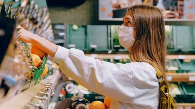 La medida de uso obligatorio de tapabocas para ingresar a supermercados...