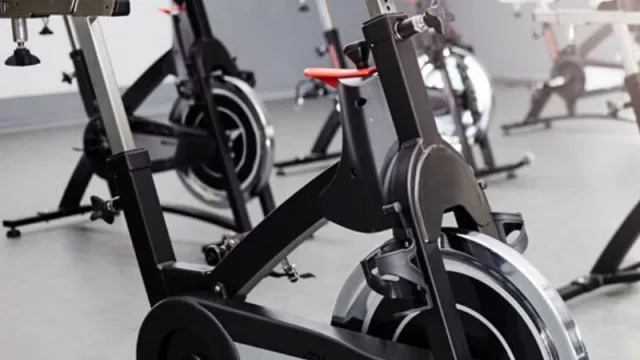 El profesor de spinning que se convirtió en emprendedor (el boom de alquilar bicicletas fijas para entrenar en casa) 