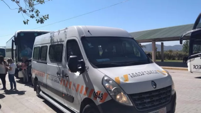 No pudieron “pasar el verano”: los transportes escolares de Córdoba van a pérdida