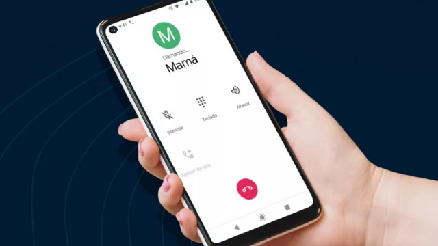A 47 años de la primera comunicación por celular, hoy vos tenés que hacer también tu llamada (mensaje de Motorola)