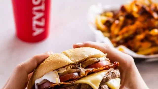 Le pone Mostaza al Centro de Montevideo (la tercera sucursal de la cadena)