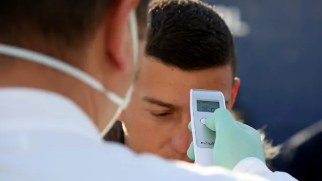 Las empresas se preparan para el Covid-19: sin viajes a China (e Italia), limpieza “a lo quirófano” y mate individual