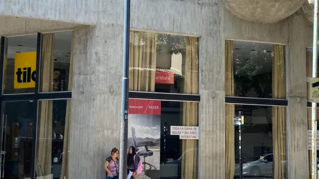 Empresarios uruguayos que apuestan a Argentina (con sillas de oficina)