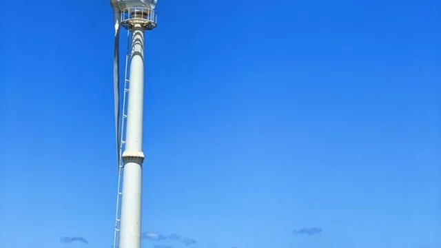Viña Edén apuesta por la energía eólica, solar y la gravedad para producir vinos (y el sobrante a UTE)