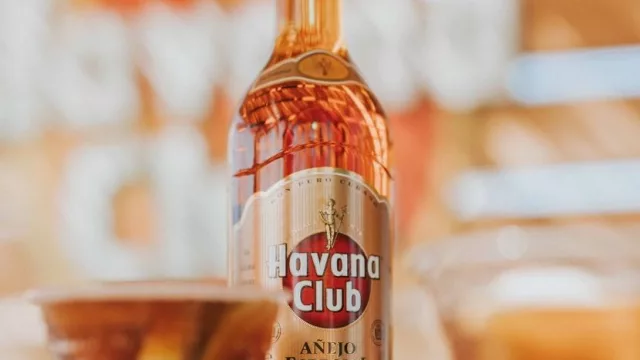 Havana Club encendió el verano con un sunset en La Pedrera