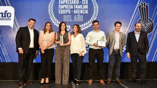 Representantes de la agencia del año.