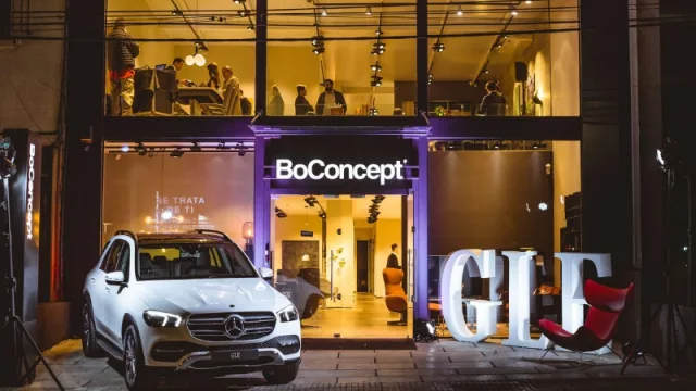 La nueva mecha premium rodeada de vino