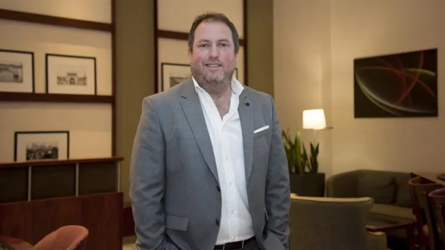 Con Alejandro Artensztein de Mobilart Equipamientos