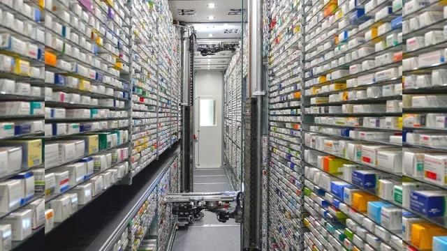 Tiemblan los farmacéuticos, se instaló el primer robot que entrega medicamentos en Uy