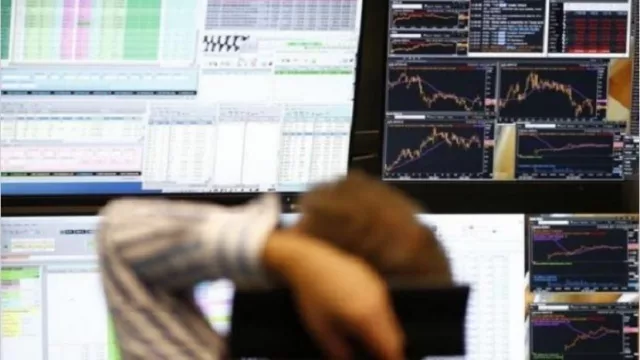 Acciones y bonos argentinos derrapan hasta 20% en el premarket en Nueva York