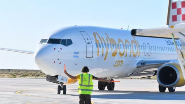 Flybondi achica su operación en Córdoba: de 80 a 30 empleados