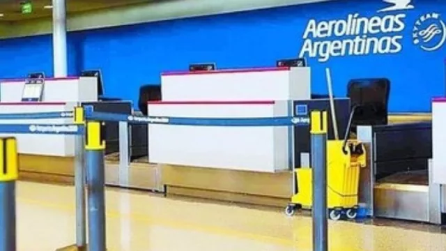 Aerolíneas Argentinas despide a su personal en UY (la aerolínea Global le dará el servicio) 