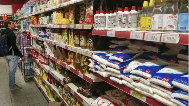 Para sostener las ventas, supermercados ofrecen hasta 400 productos de marca propia