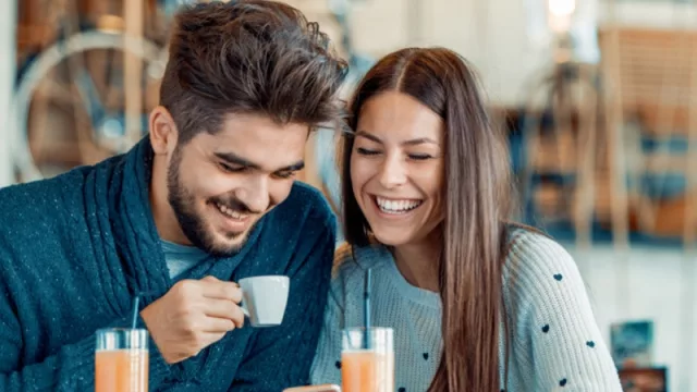 Con el objetivo de conseguir pareja...