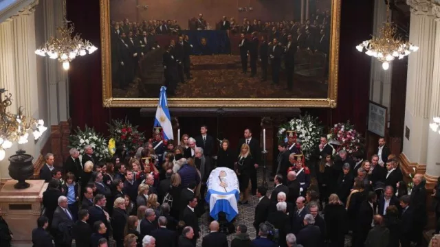 Falleció el ex presidente De la Rúa y Macri lo despidió en el Congreso