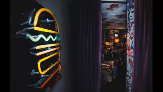 Los dueños de Dakota, Gallagher’s y MBC hacen crecer sus bigotes