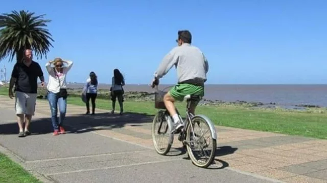 ¿Bici o monopatín? Las empresas de alquileres de bicis dicen estar lejos de competir con los Grin o Lime