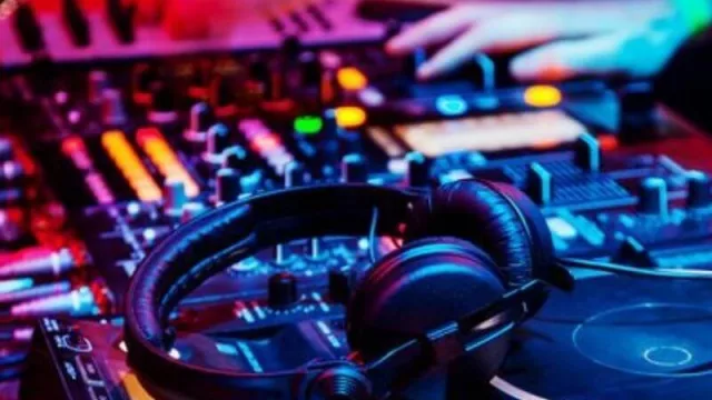 Cursos de DJ: el arte de hacer bailar se enseña a domicilio, en academias y hasta en la universidad
