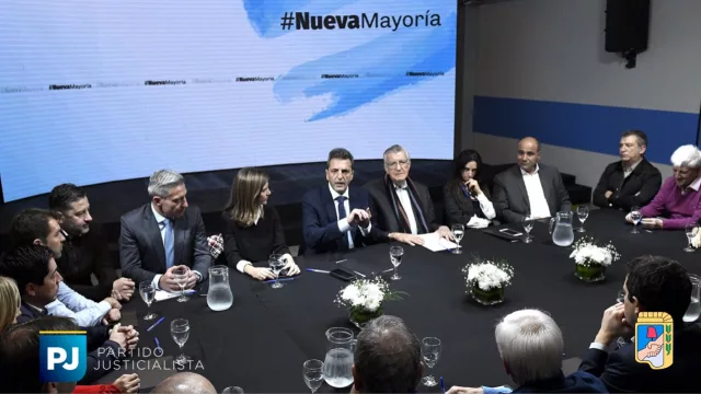 Massa se reunió con el PJ pero no baja su candidatura presidencial