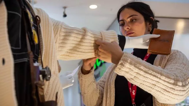 Estudiantes de diseño de moda e indumentaria ponen a prueba su creatividad