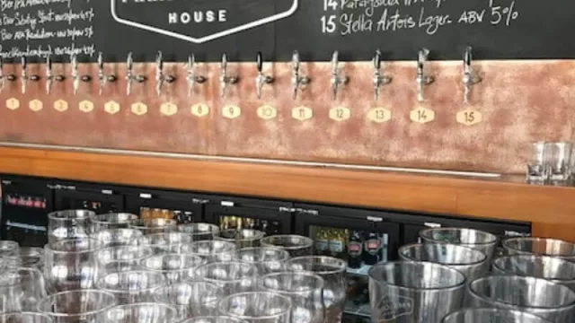 4-3-3: la táctica detrás de París Londres Beer House