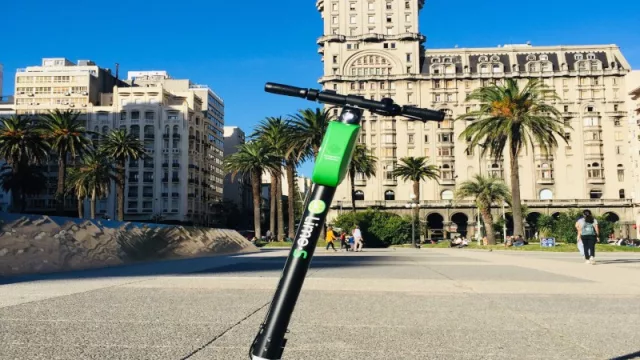 Con la llegada de Lime, Montevideo se seguirá poblando de monopatines eléctricos