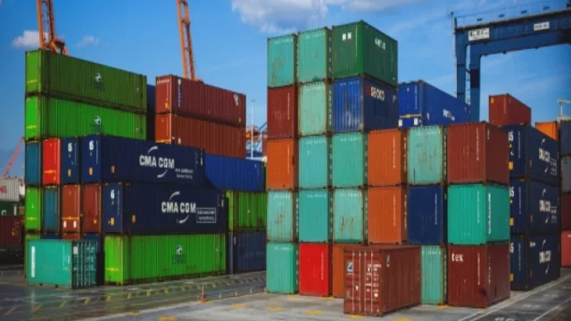 Las solicitudes de exportación de bienes cayeron 9,5% en marzo 