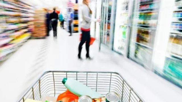 Consumidores uruguayos pierden confianza y están pesimistas (según Sura el ICC bajó 3,2 puntos)