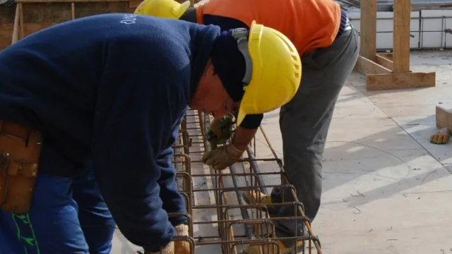 Los trabajadores agropecuarios, mineros y de restaurantes y hoteles son los de menor calidad laboral 