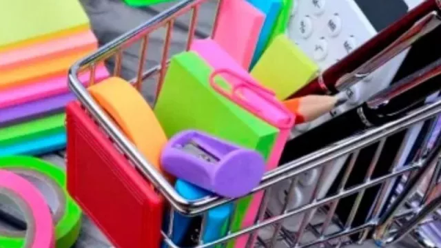 Empezaron las clases y hay guerra de precios entre lápices, gomas y tijeras