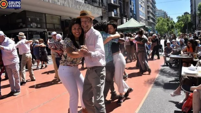 Por el “living” de Montevideo pasan 200.000 personas diarias (El Centro se le anima a los Shoppings)