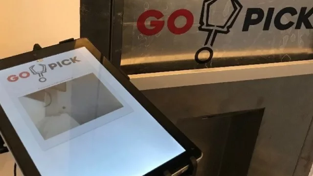 El 2050 llegó: ¡Tu pedido online atendido por robots!