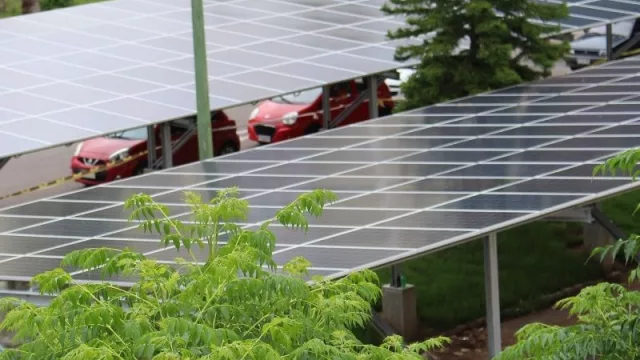 El primer estacionamiento solar fotovoltaico público de UY está en Maldonado