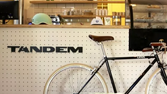 En Tandem, mientras tomás un jugo o café, te arreglan tu chiva 