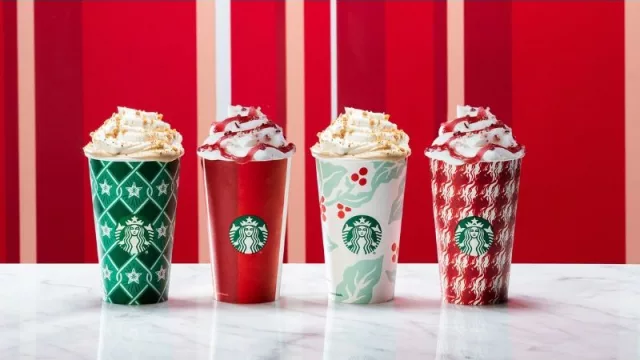 La temporada navideña llegó a Starbucks (con vasos reutilizables y solidaridad)
