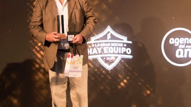 TA-TA metió doblete: ¡Christopher Jones es el CEO del Año! ¡Y la empresa se llevó el galardón al mejor Equipo del Año!