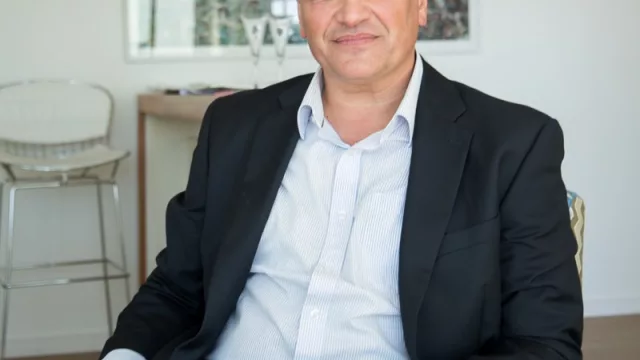 Rolando Piuma, gerente de Óptica Florida  