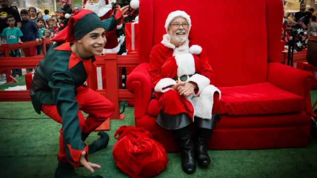 Si donás un juguete al arbolito de Las Piedras Shopping colaborás con un CAIF