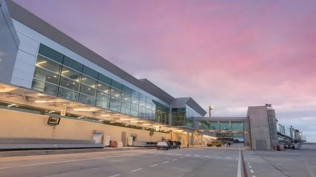 El Aeropuerto Internacional Taravella entra en zona de turbulencias hasta mayo