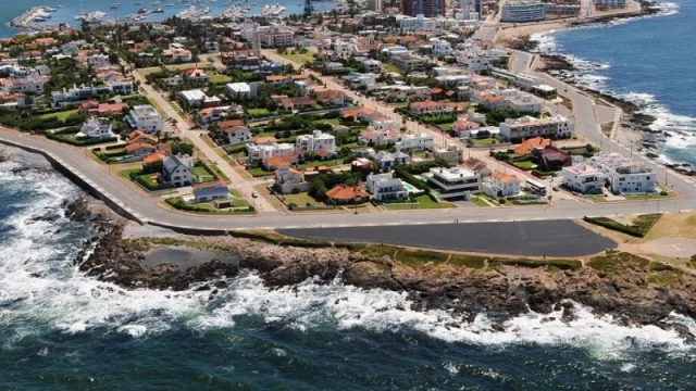 Más consultas, menos reservas y muchas dudas (El Este tendrá 14% menos turistas en verano)