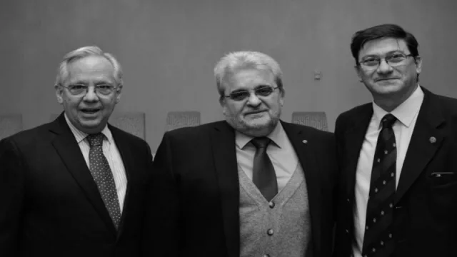 A la derecha, Gerardo García Pintos