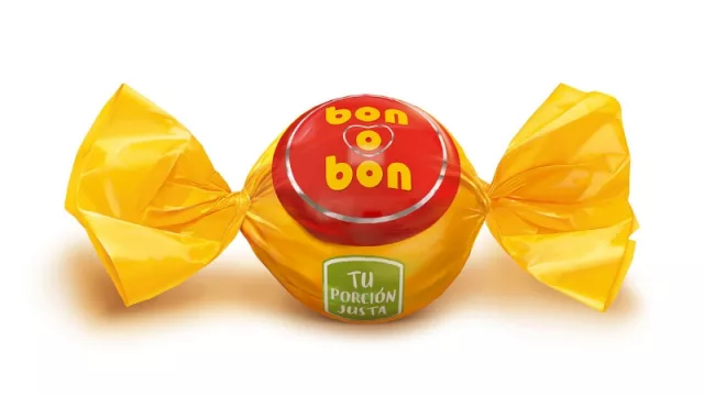 En Chile, el Bon o Bon es "Alto en Azúcares"... y en Argentina, Arcor lo rotula como "Tu Porción Justa"