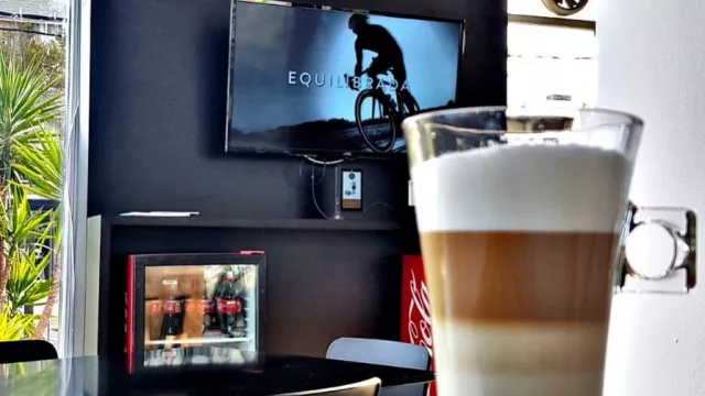 Los ciclistas tienen su lugar para descansar (El Cycling Café llegó al barrio Malvín) 