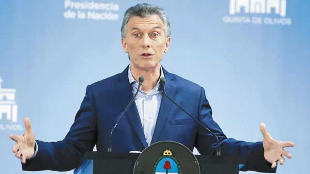 Forzado por el mercado, Macri imprime un fuerte giro a su gestión y profundiza el ajuste