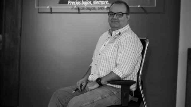 TA-TA con su gerente general, Christopher Jones