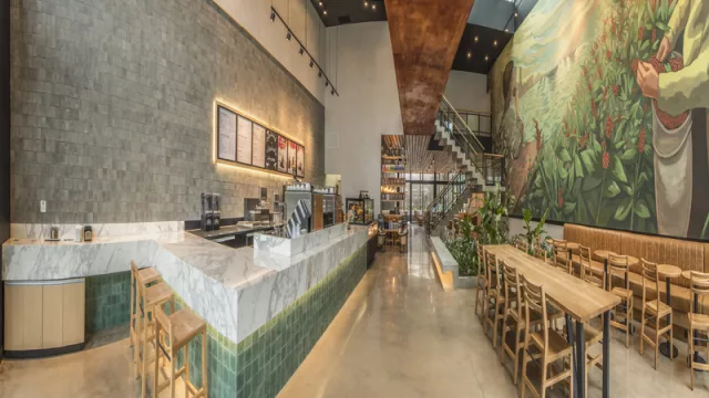 Starbucks pone su nombre en Arocena y llega a Carrasco 