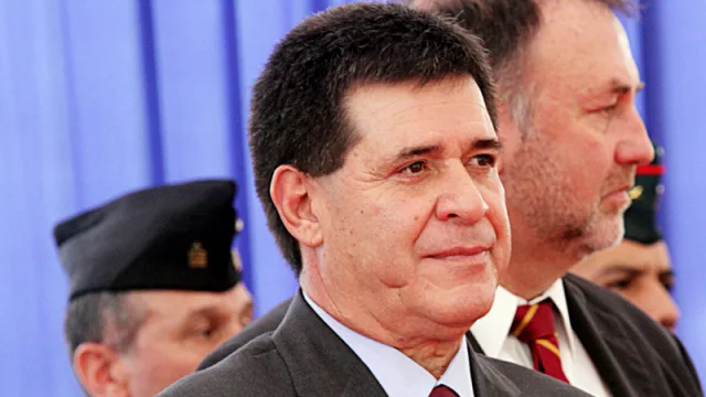 Primer round: No consiguen cuórum para aceptar renuncia de Cartes