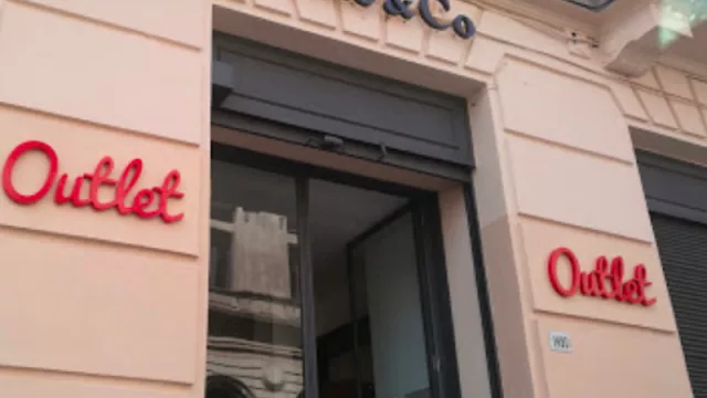 Hay cambio en el centro: Sale un histórico (Chele Calzados) y entra un auténtico (Mimo & Co)